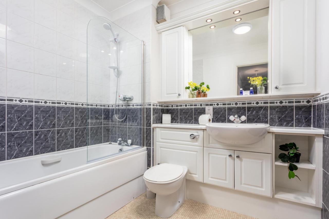 Millbrae Residence - Donnini Apartments Ayr Bagian luar foto